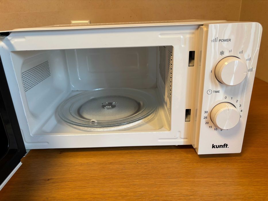 Micro-ondas KUNFT KMW-4459 (20 L - Sem Grill - Branco)