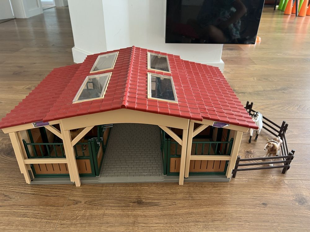 Stajnia Schleich 42110 z pudełkiem