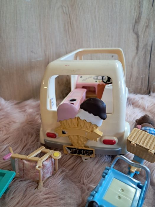 Samochód z lodami Sylvanian Families