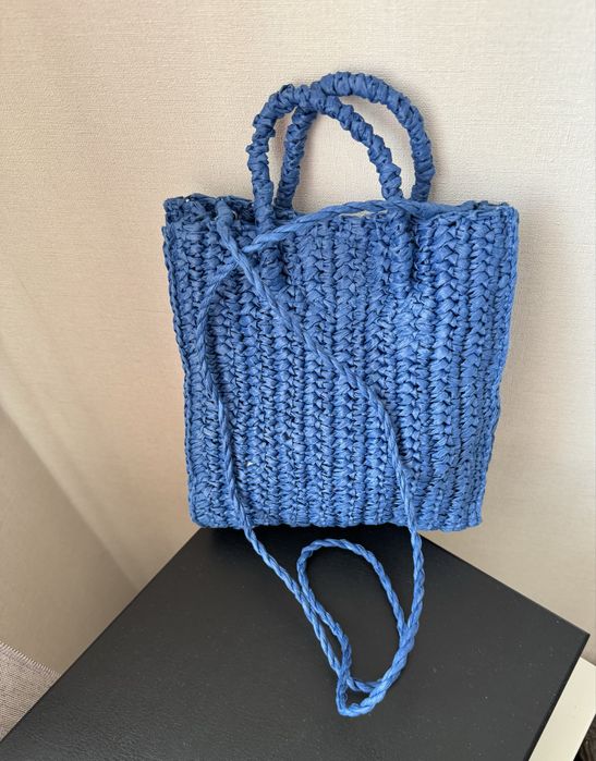 Сумка з рафії Stradivarius синя