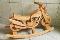 Motor drewniany bujany dla dziecka - fotel