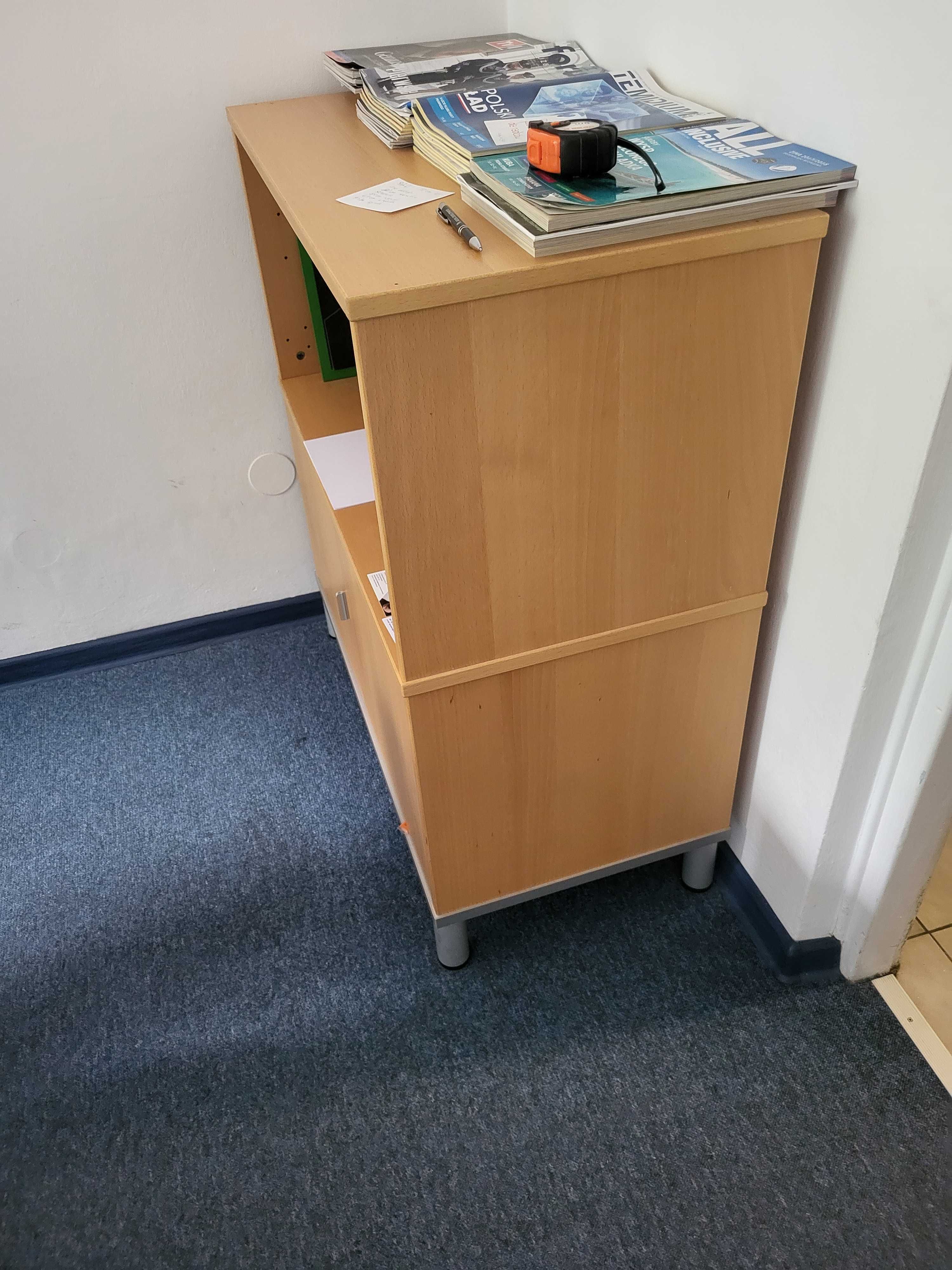 Szafka biurowa z drzwiczkami