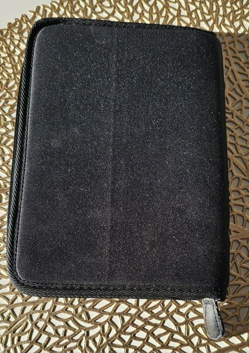 Etui na dokumenty, instrukcję obsługi samochodu marki Mazda