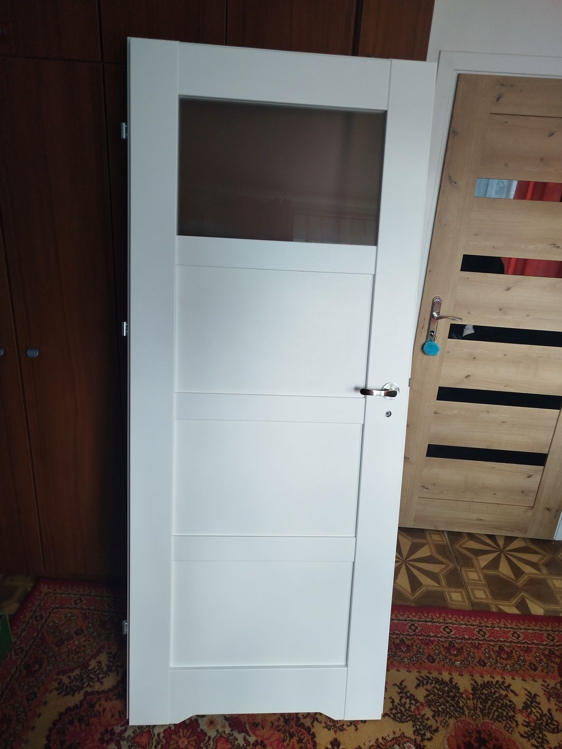 Drzwi białe łazienkowe 80 prawe