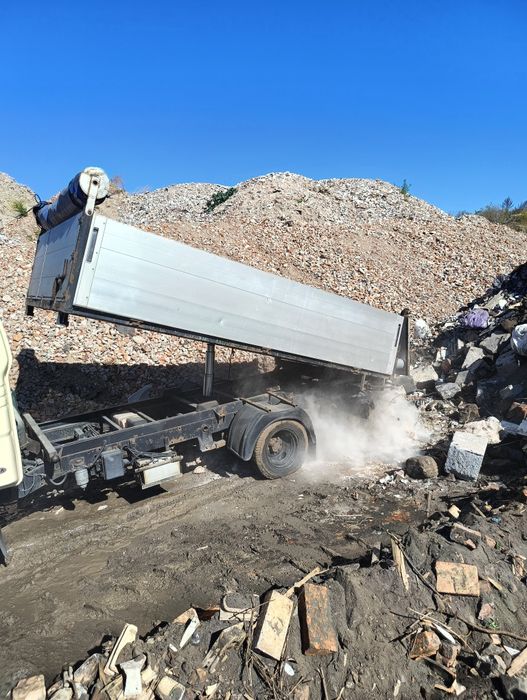 Mała wąska wywrotka Suchy Beton Piach Ziemia Kruszywa Drzewo Transport