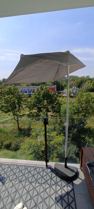 Parasol na balkon lub ogród