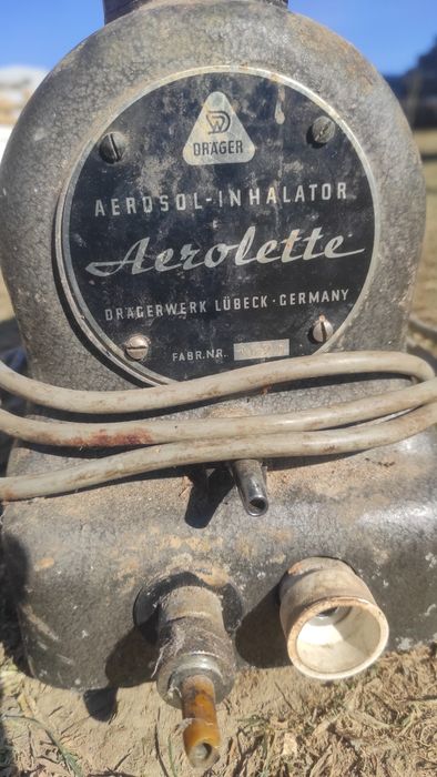 Stary zabytkowy kompresor inhalacyjny medyczny antyk