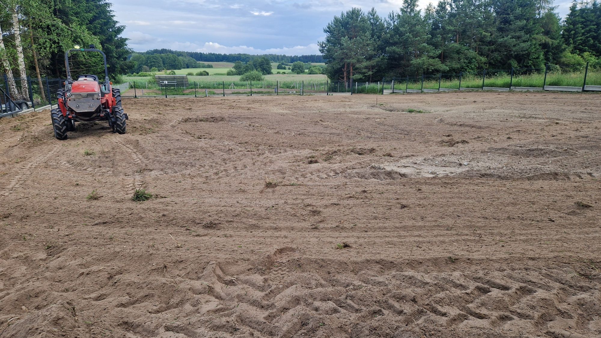 ZAKŁADNIE TRAWNIKÓW, glebogryzarka separacyjna, prostowanie terenu