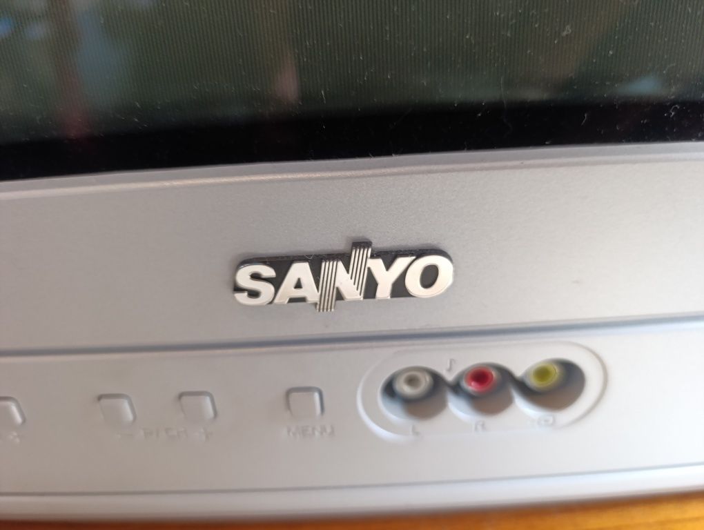Vendo TV SANYO usado
