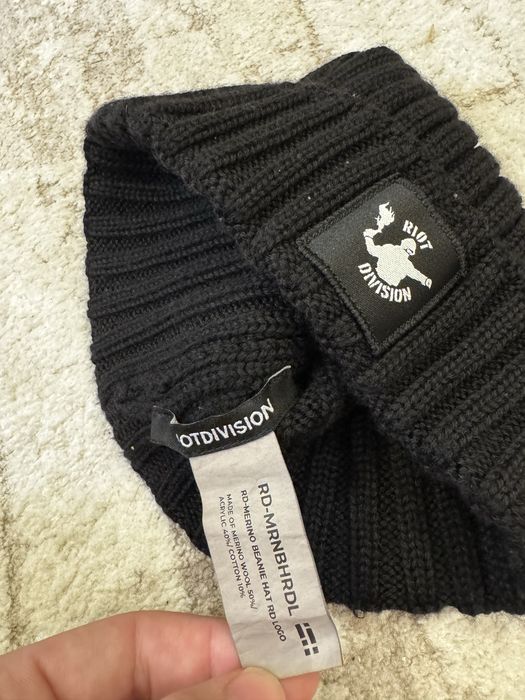 Riot Division шапка