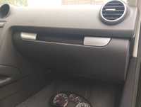 Sprzedam schowek do Audi a3 8 p 2006