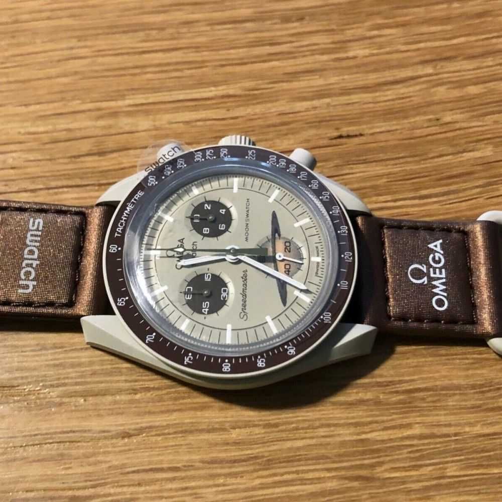 Omega x Swatch SO33T100 – Styl Kosmicznego Saturna
