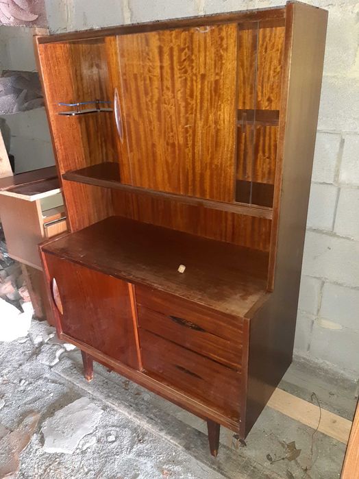 Продам Раритетный Старый сервант в отличном состоянии.