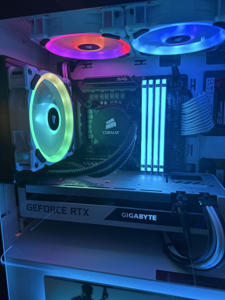 intel i5 10600 + MSI B460M mortar + 32 GB Corsair RGB + Corsair H60