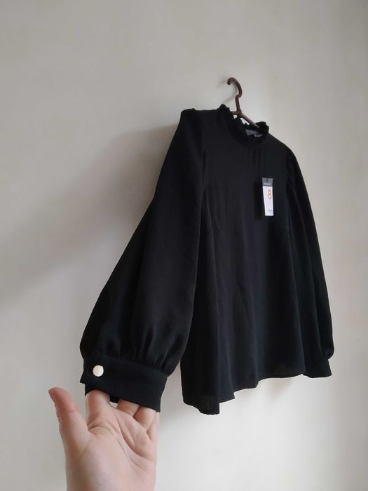 Czarna bluzka koszulowa idealna na Wielkanoc ze stójką nowa r.xs/s