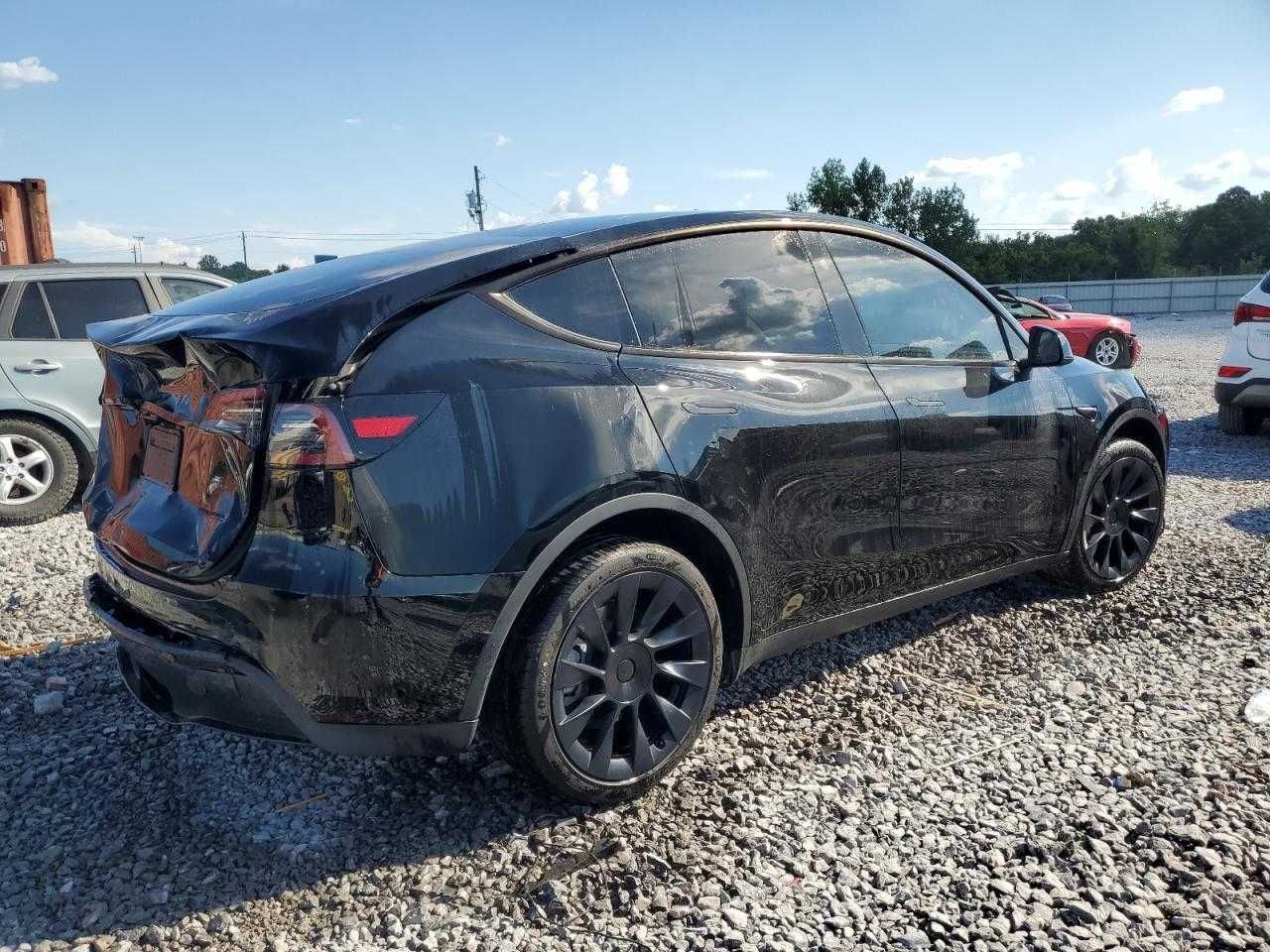 2024 TESLA MODEL Y (Нульове мито до 2026!)