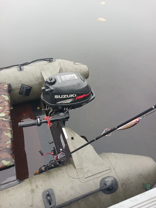 Човен з мотором 2.5= 4т