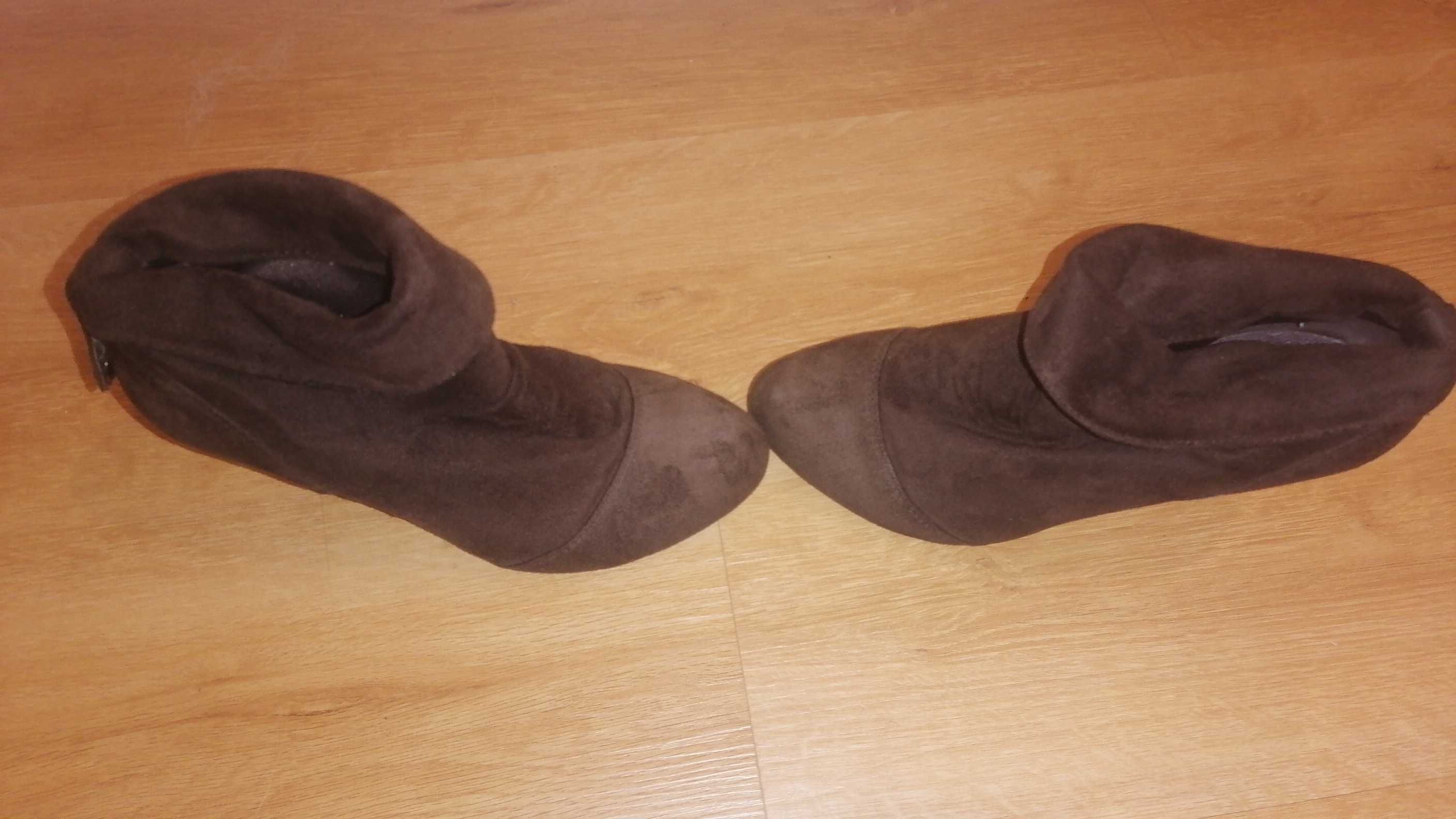 Botas castanhas - 38