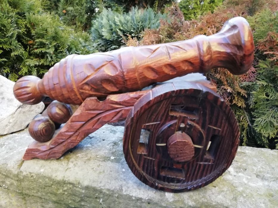 Armata - drewno afrykańskie.