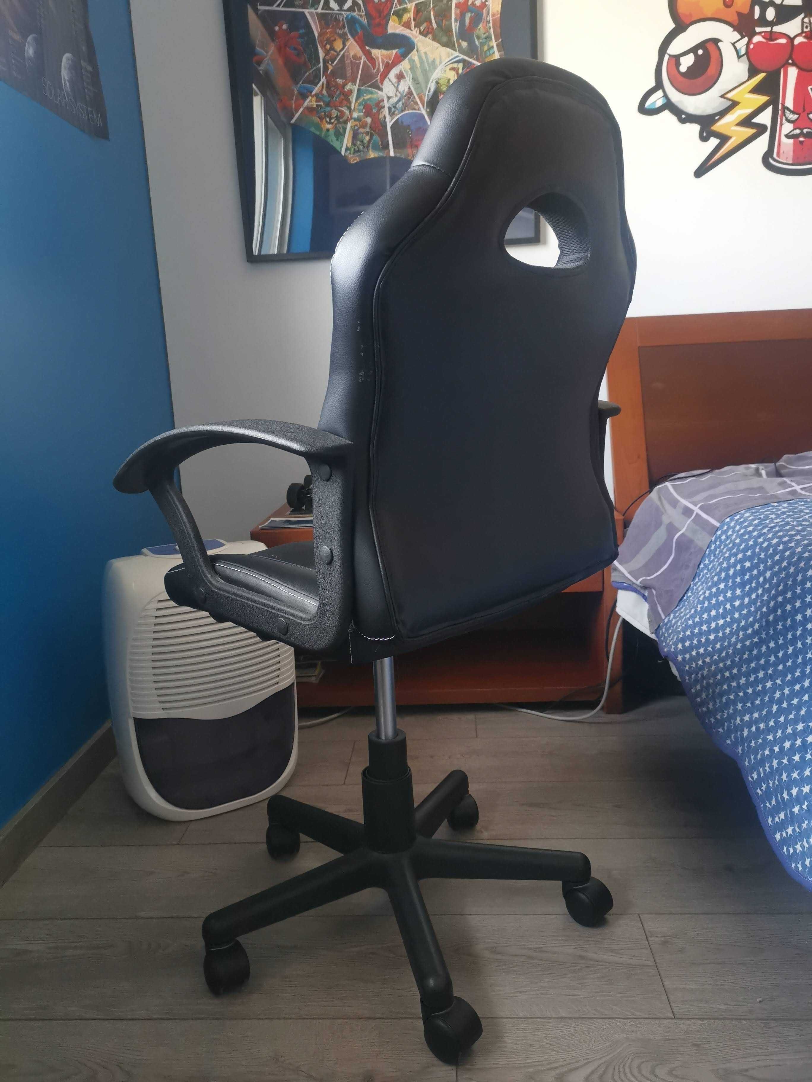 Vendo cadeira de criança / escritório, usada