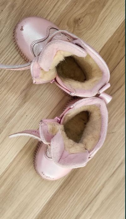 Продам рожеві чобітки