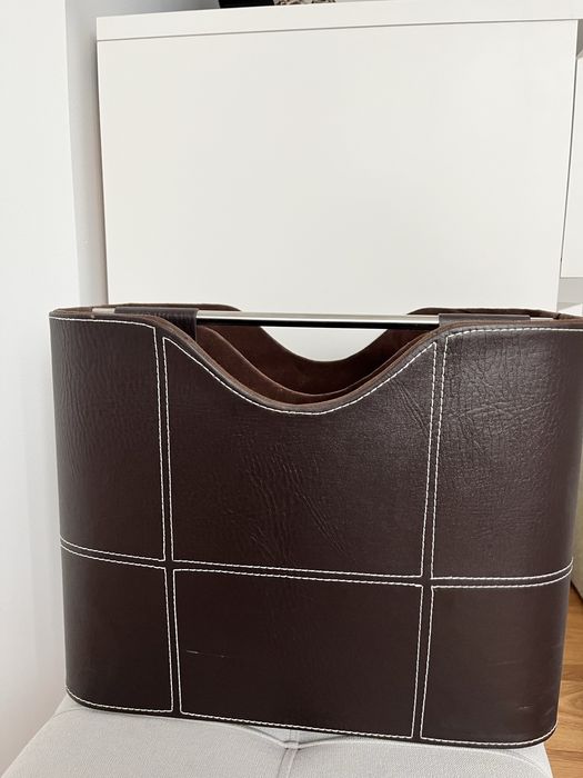 Skórzany gazetownik