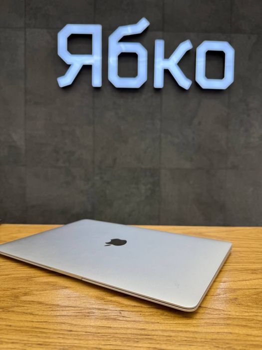 MacBook Air 13" M1 Silver 8GB/256GB (2020) used