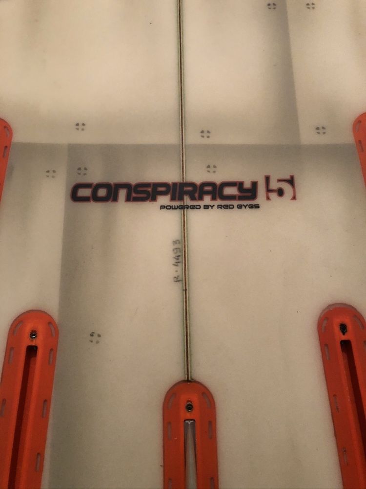 Prancha de surf Red Eyes by Rabbit 5’9 - Conspiracy 5