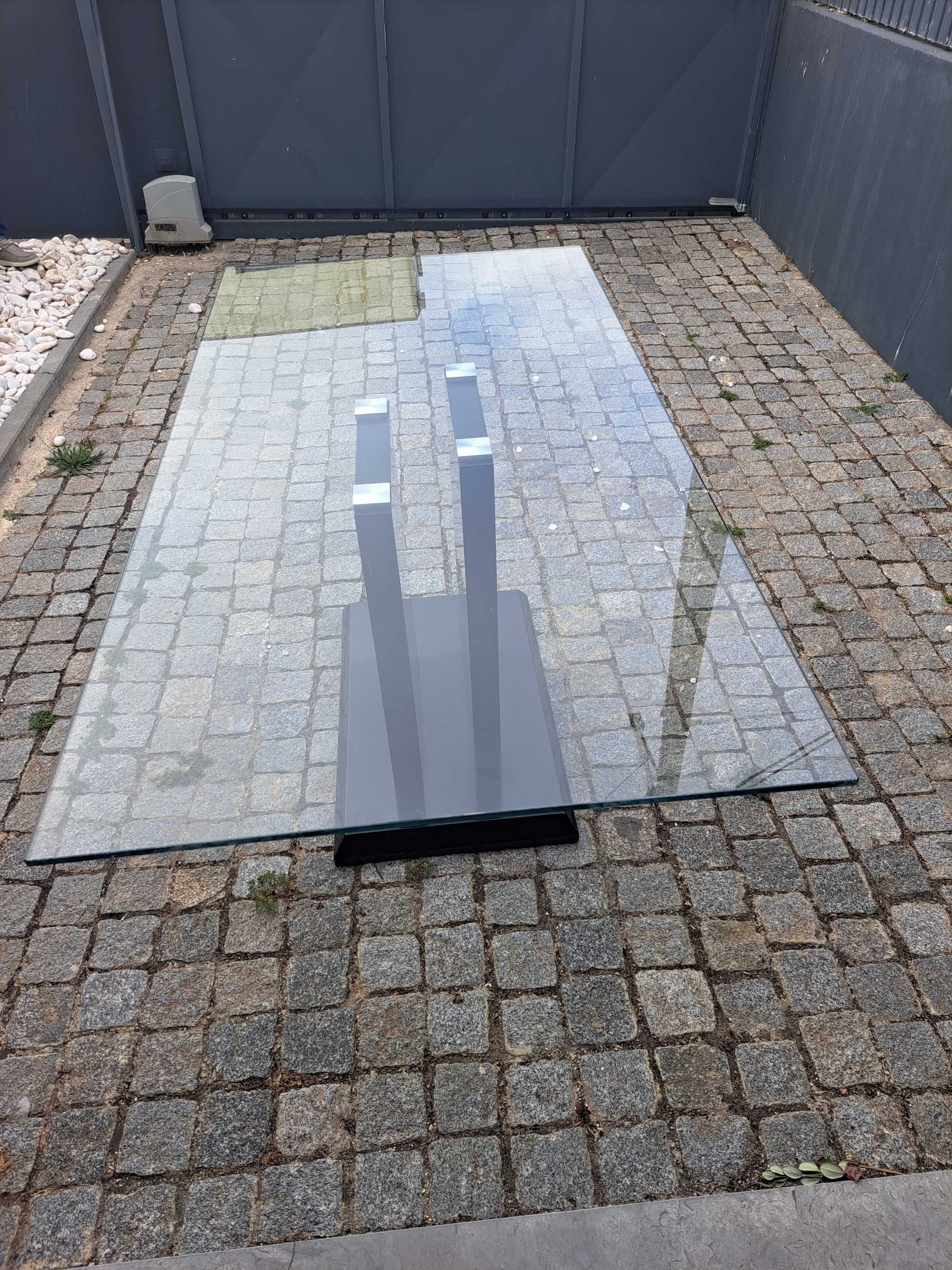 Mesa de jantar de vidro com 6 cadeiras