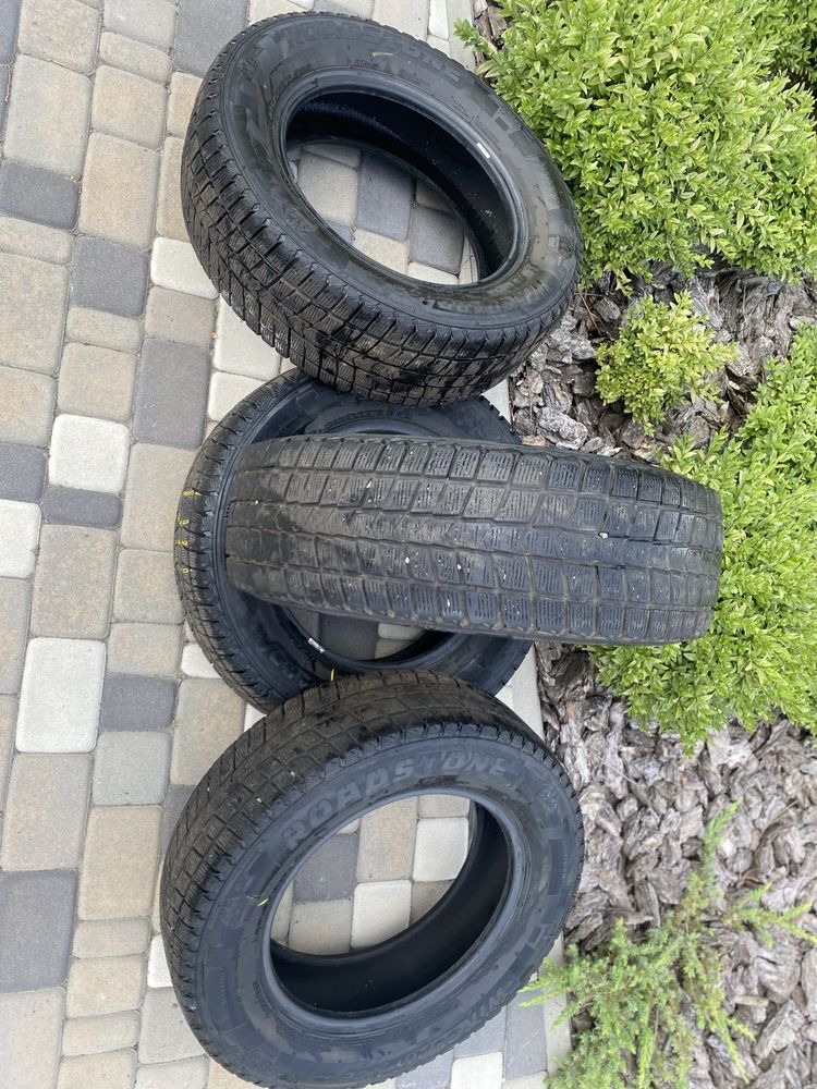 Зимова гума 2021 року ROADSTONE WINGUARD ICE 215/65 R16