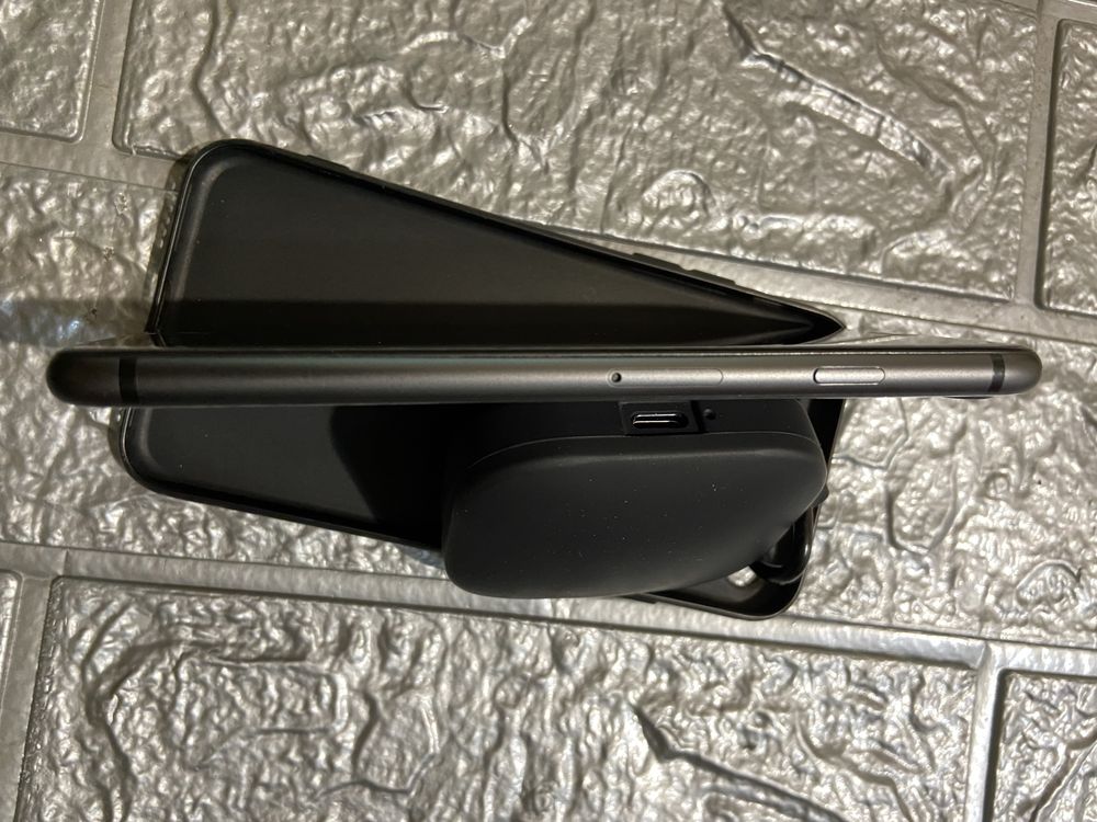 Iphone 8 64gb.