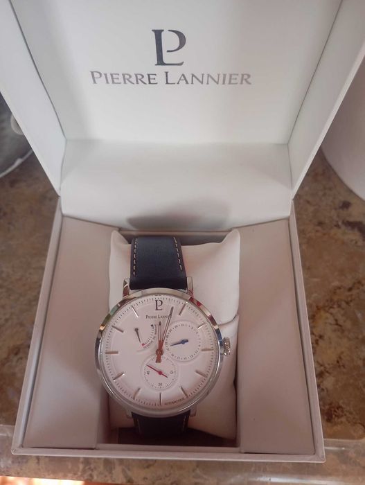 á venda:
relógio automático PIERRE LANNIER.