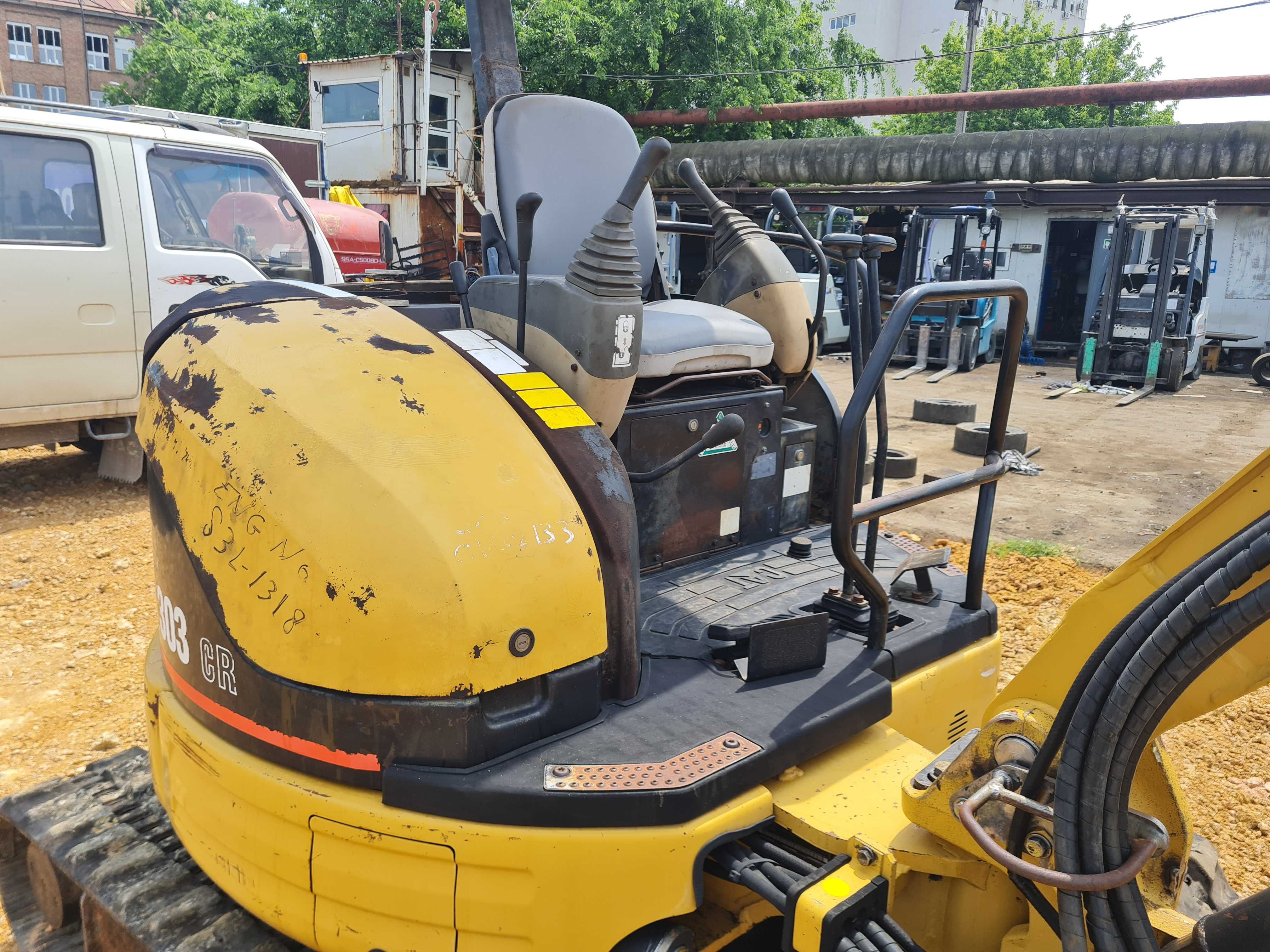 Міні-екскаватор CATERPILLAR 303