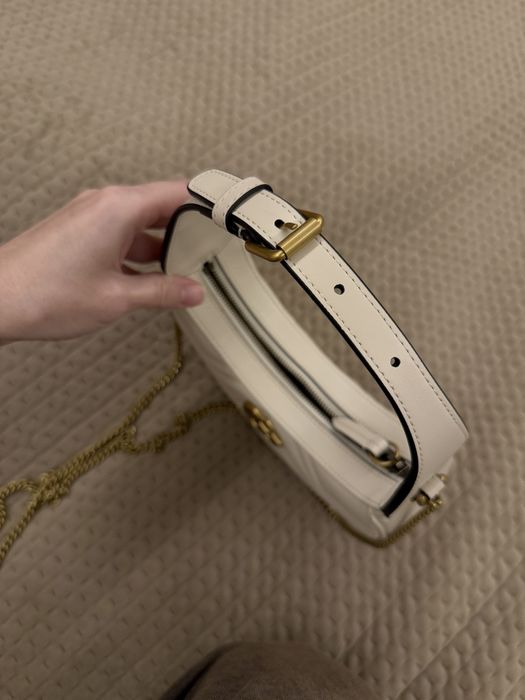 Сумка Gucci Marmont half moon mini