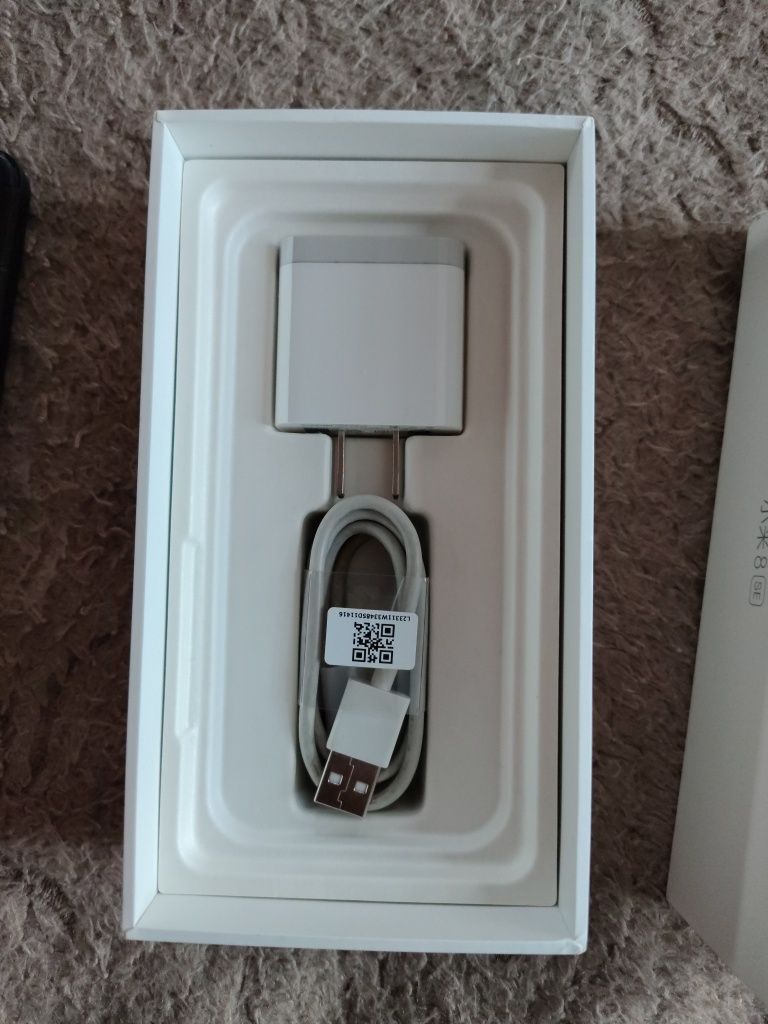 Продам Xiaomi MI 8 SE 6/64