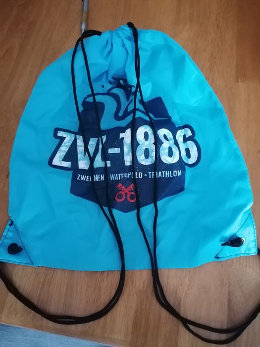 Sprzedam nowy, mały plecak z nieprzemakalnego materiału