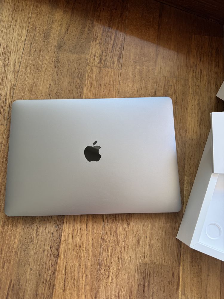 MacBook Pro 13” M1 / 8GB / 512GB SSD / Touch Bar / Faktura / Stan bdb