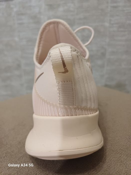 Кроссовки Nike б/у