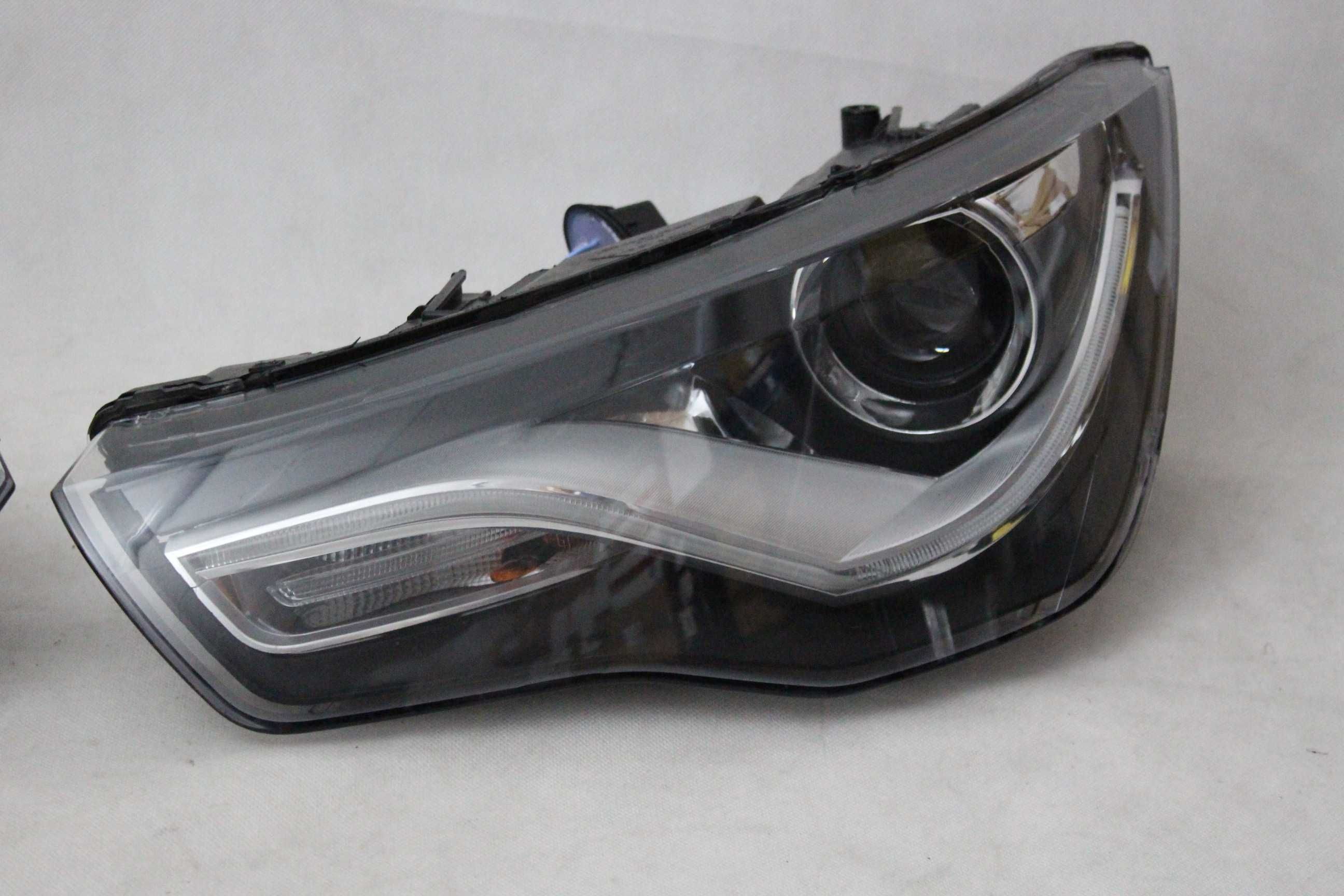 Lampy przednie przód AUDI A1 10-14 H7 soczewka xenon look LED BAR NEON