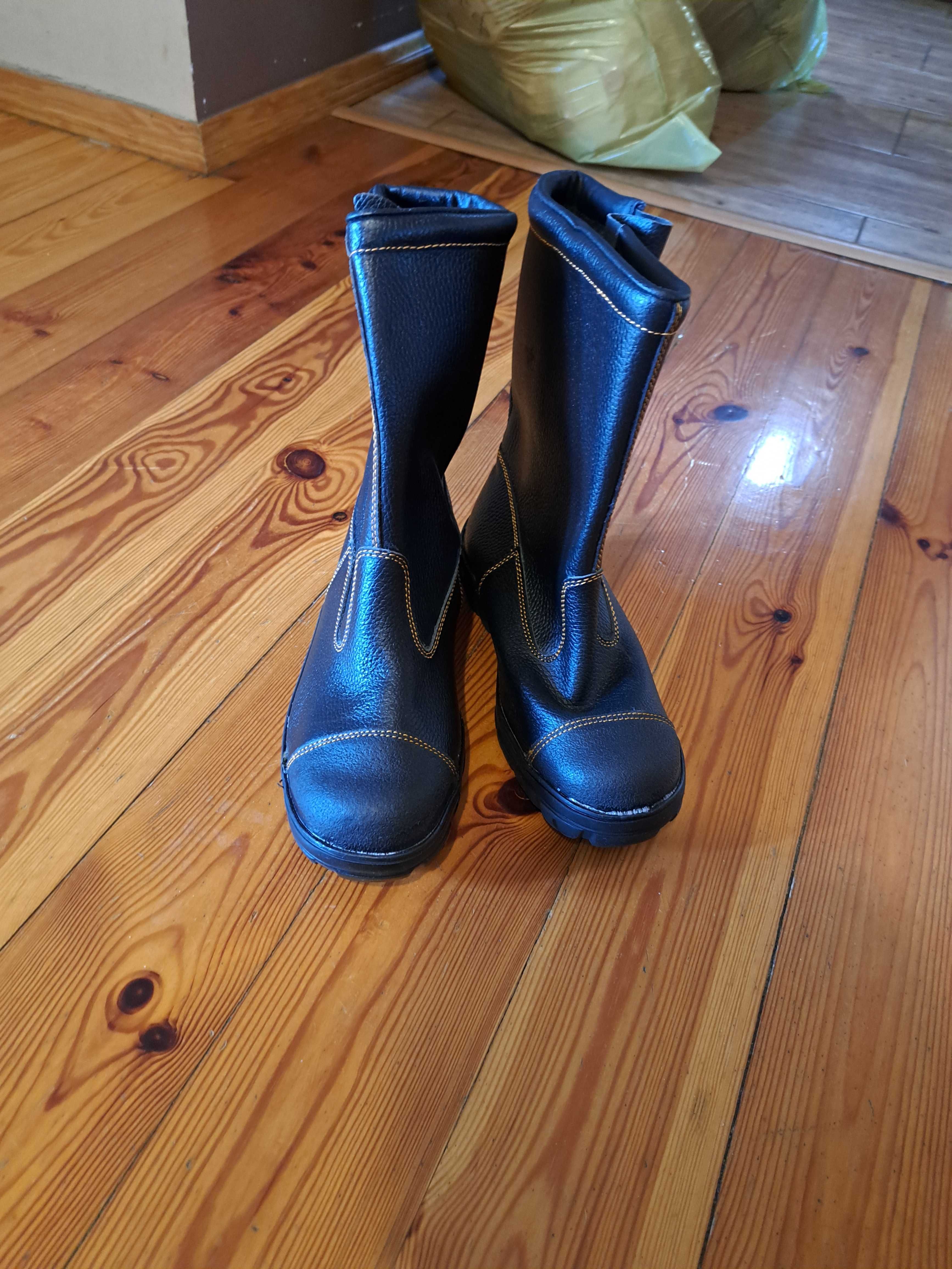 Buty robocze typu saperki r43