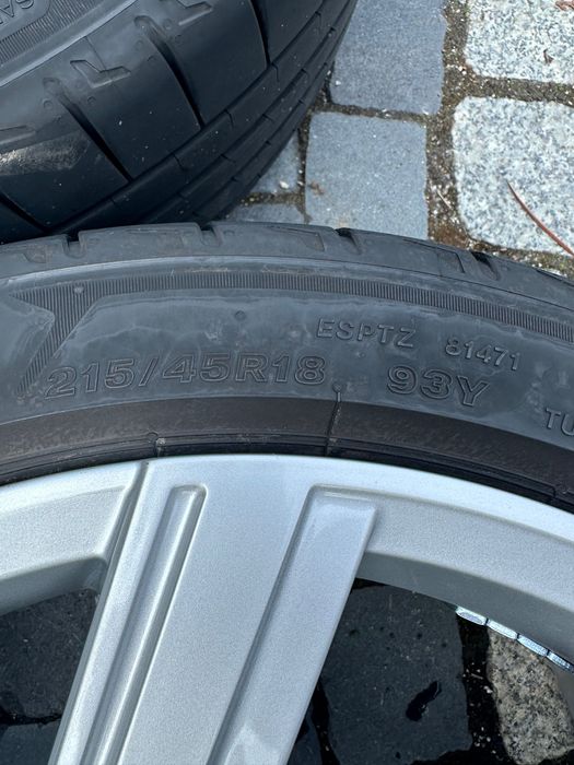 Koła Alufelgi VOLKSWAGEN 18 Golf 8 Touran Passat 215/45R18 5x112 ET51