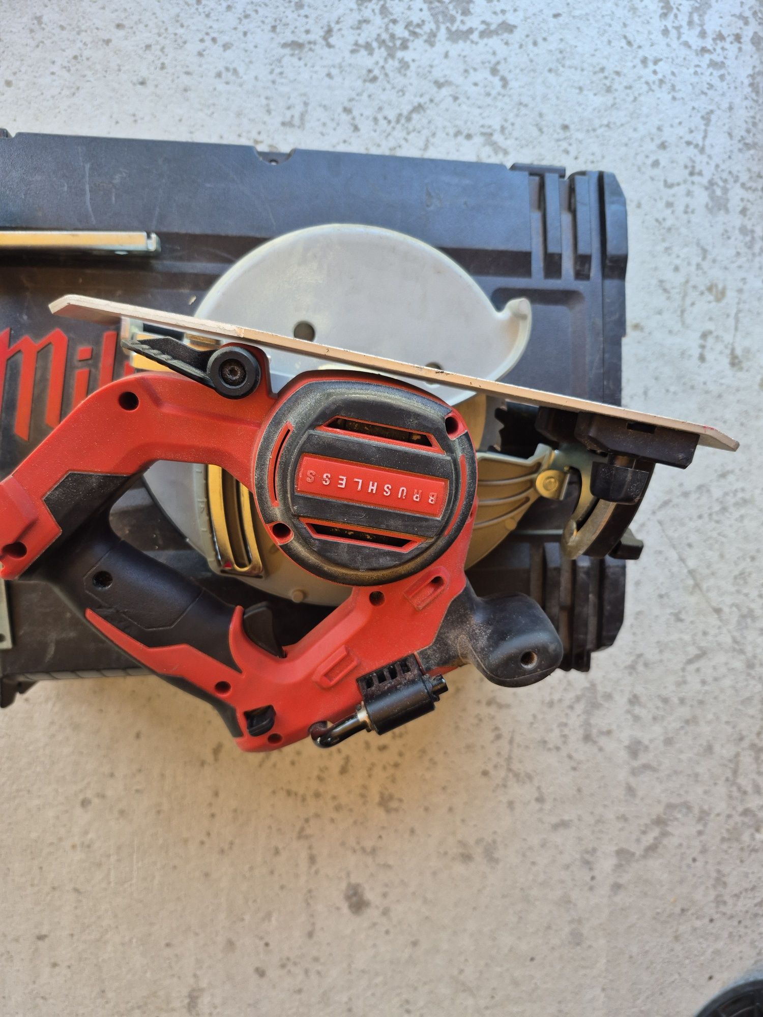 Pilarka tarczowa milwaukee M18 BLCS66