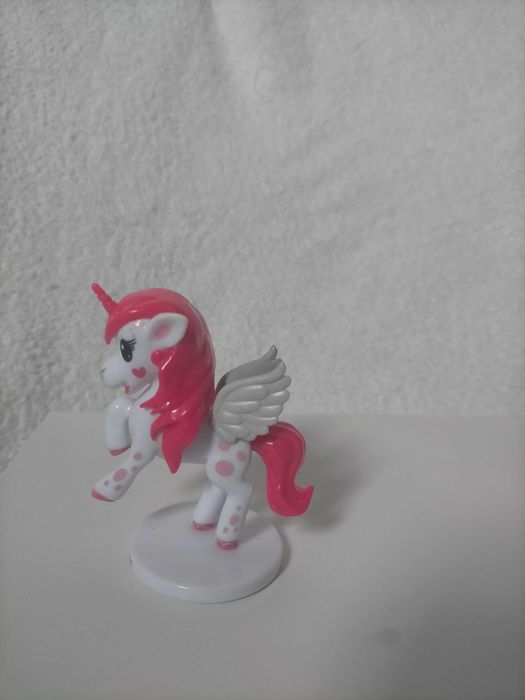 Unicórnio em PVc para topo de bolo