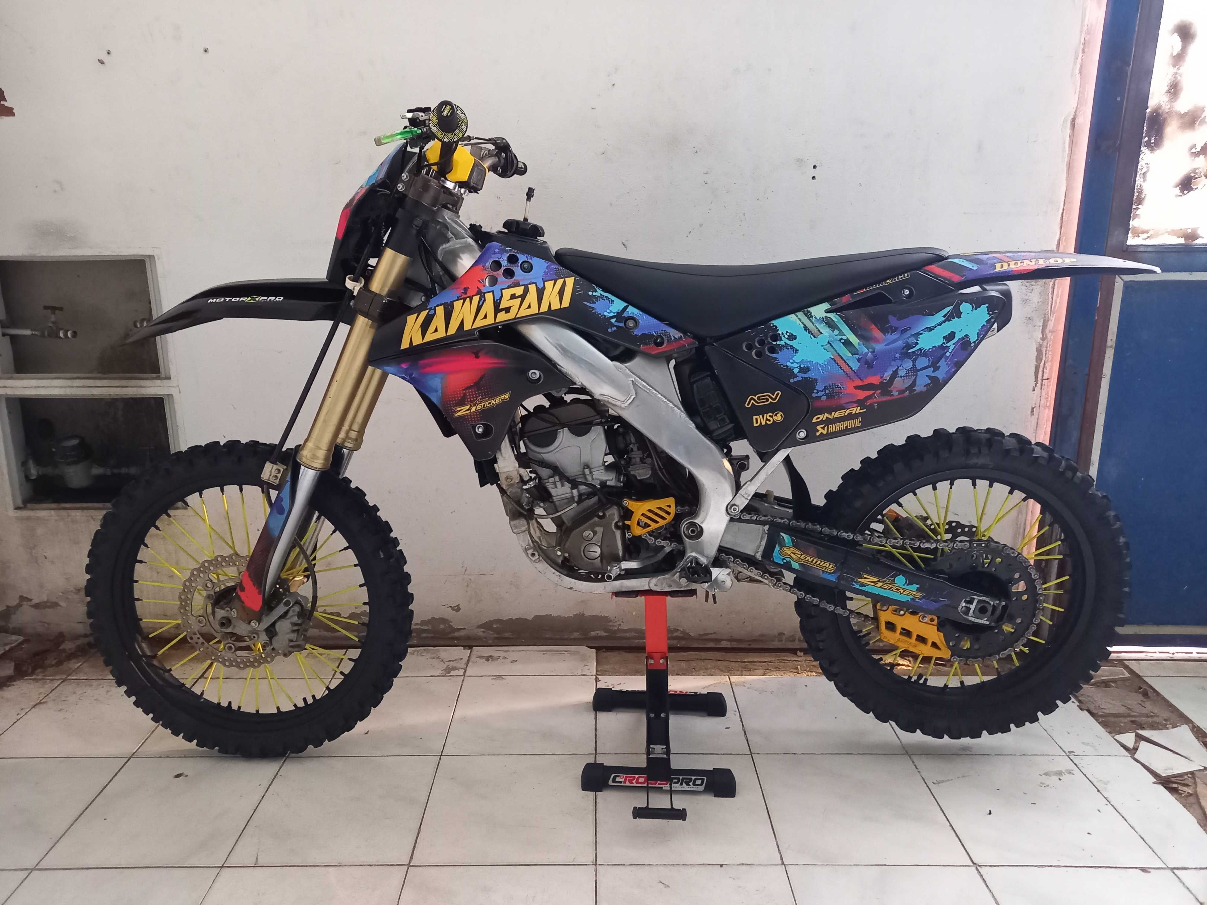 Kawasaki KXF 250 com 20H