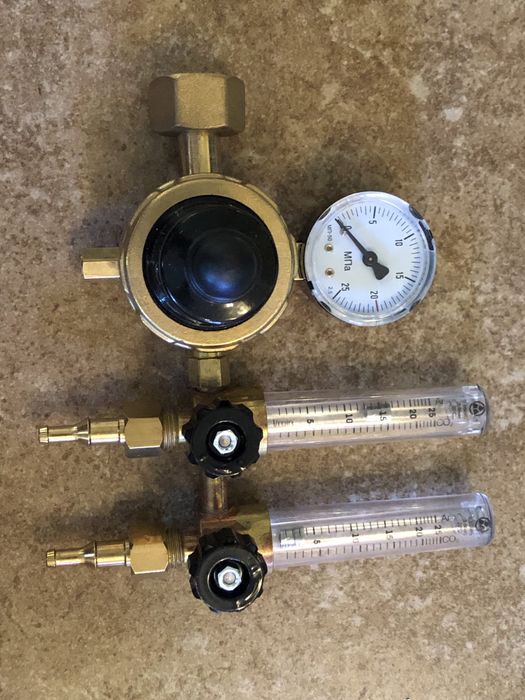 Редуктор углекислотный аргоновый универсальный с ротаметром АР40/У30
