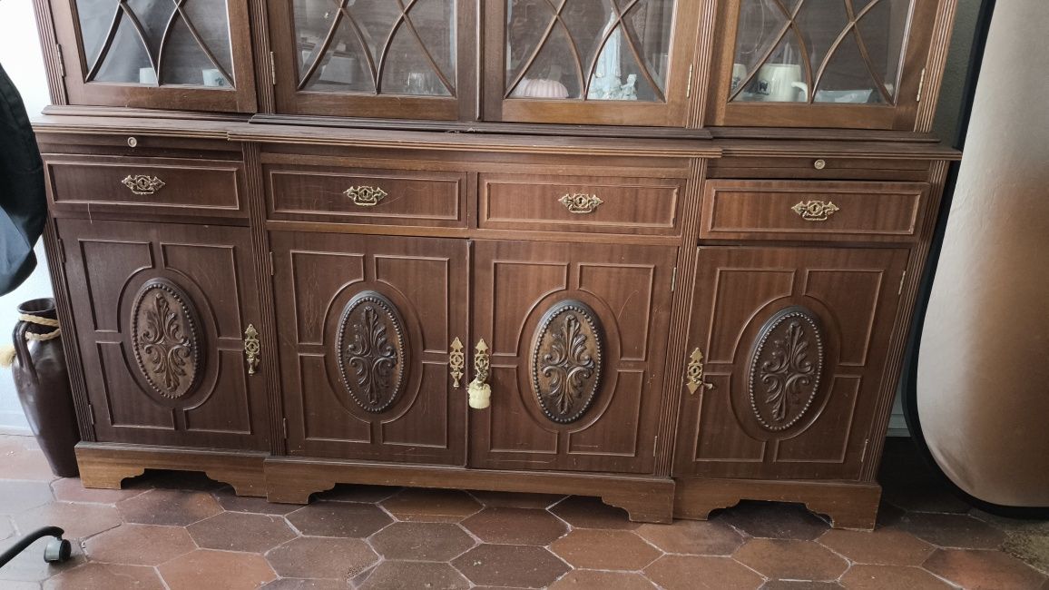 Móvel de sala com Cristaleira
