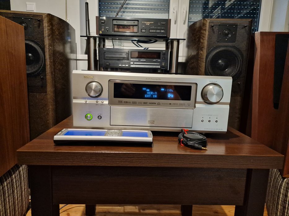 Denon AVC A11XV z pilotem i mikrofonem