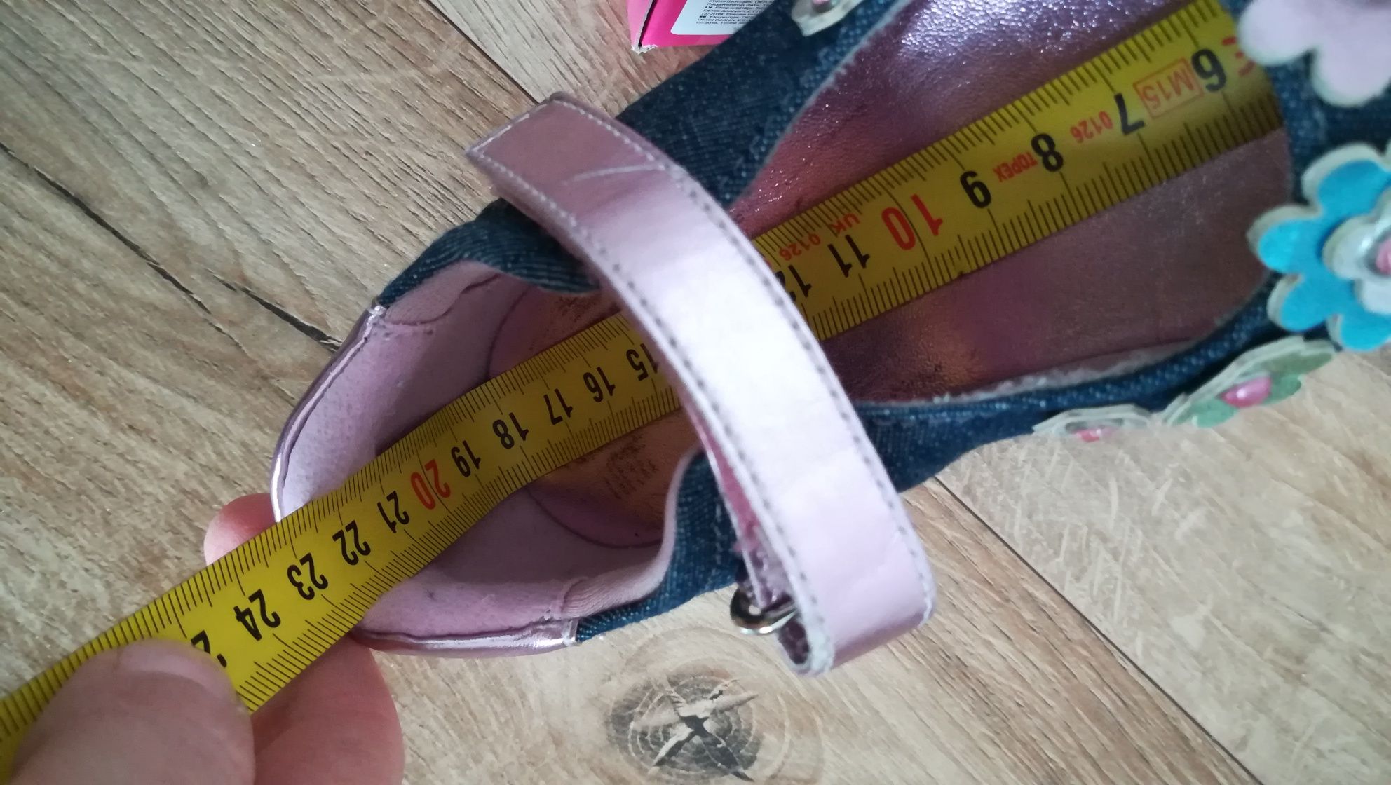 Buty dziewczęce rozmiar 28, wkładka 18,4 cm