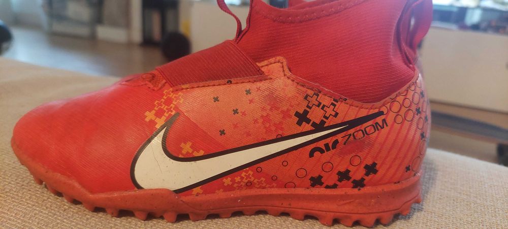 Chuteiras Nike Air Zoom - Mercurial vermelhas