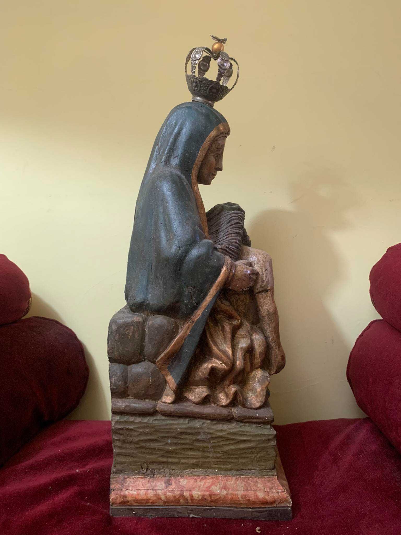 Pietà em Madeira